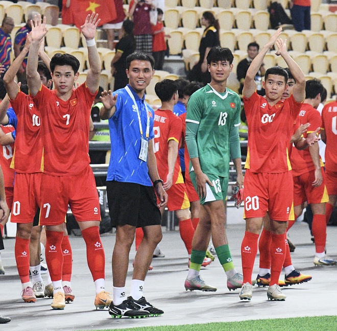 Thắng 2-0 đẹp mắt, dàn hot boy U22 Việt Nam còn ghi điểm bởi hành động đẹp hơn với đối thủ Malaysia- Ảnh 16. Thắng 2-0 đẹp mắt, dàn hot boy U22 Việt Nam còn ghi điểm bởi hành động đẹp hơn với đối thủ Malaysia- Ảnh 16.
