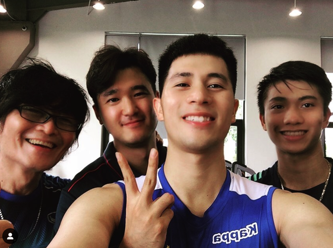 HLV thể lực ĐT Việt Nam tung ảnh cưới xịn xò, cô dâu xinh như idol Hàn, Duy Mạnh, Hoàng Đức thả tim chúc mừng- Ảnh 2. HLV thể lực ĐT Việt Nam tung ảnh cưới xịn xò, cô dâu xinh như idol Hàn, Duy Mạnh, Hoàng Đức thả tim chúc mừng- Ảnh 2.