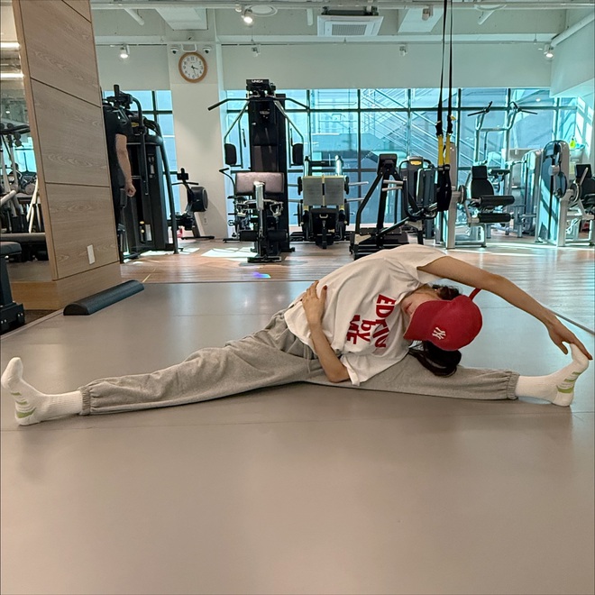 Thái tử phi đẹp nhất Hàn Quốc tuổi 41 vẫn trẻ măng, dáng nuột nà nhờ đâu?- Ảnh 6. Thái tử phi đẹp nhất Hàn Quốc tuổi 41 vẫn trẻ măng, dáng nuột nà nhờ đâu?- Ảnh 6.