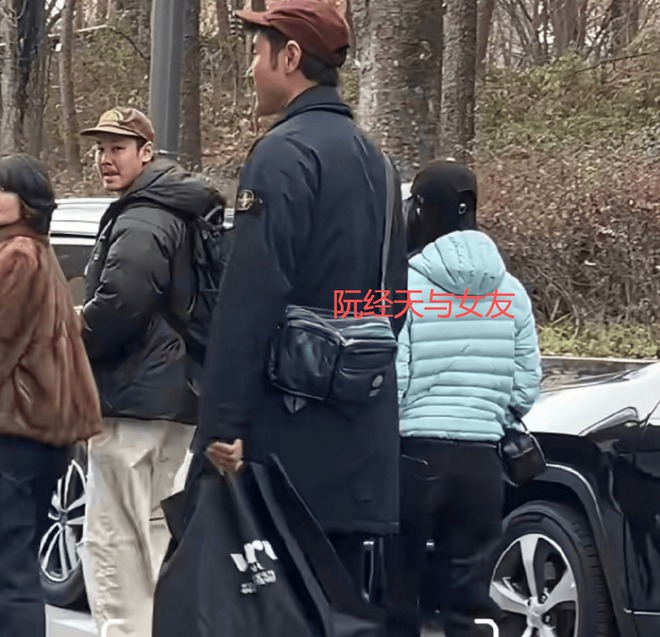 Tóm dính "trai hư showbiz" U45 bay sang tận Hàn Quốc hẹn hò nữ sinh viên bốc lửa kém 20 tuổi- Ảnh 2.