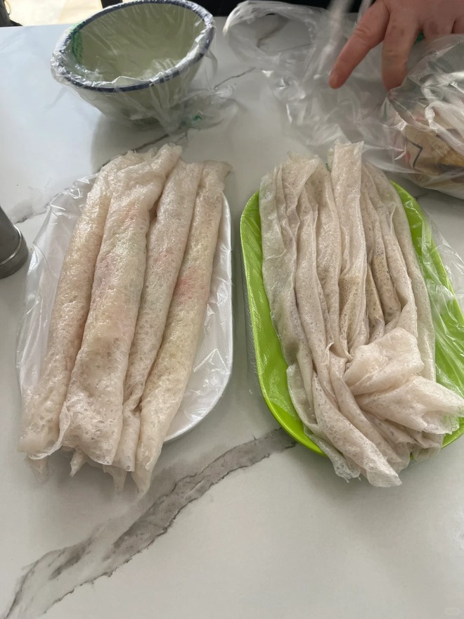 Cuộc so găng thú vị: Bánh cuốn Việt Nam và bánh cuốn Tử Trường, bên thanh tao nước mắm, bên đậm đà sốt cay- Ảnh 23. Cuộc so găng thú vị: Bánh cuốn Việt Nam và bánh cuốn Tử Trường, bên thanh tao nước mắm, bên đậm đà sốt cay- Ảnh 23.