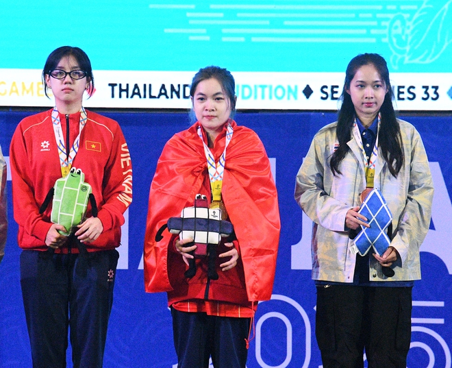 Không có trên tivi: Hotgirl 19 năm chơi Audition nay giành 2 HCV cho Việt Nam, tranh thủ tô son khi phỏng vấn cực yêu!- Ảnh 17. Không có trên tivi: Hotgirl 19 năm chơi Audition nay giành 2 HCV cho Việt Nam, tranh thủ tô son khi phỏng vấn cực yêu!- Ảnh 17.