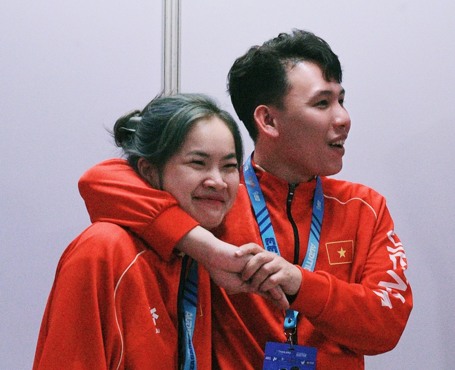 Không có trên tivi: Hotgirl 19 năm chơi Audition nay giành 2 HCV cho Việt Nam, tranh thủ tô son khi phỏng vấn cực yêu!- Ảnh 20. Không có trên tivi: Hotgirl 19 năm chơi Audition nay giành 2 HCV cho Việt Nam, tranh thủ tô son khi phỏng vấn cực yêu!- Ảnh 20.