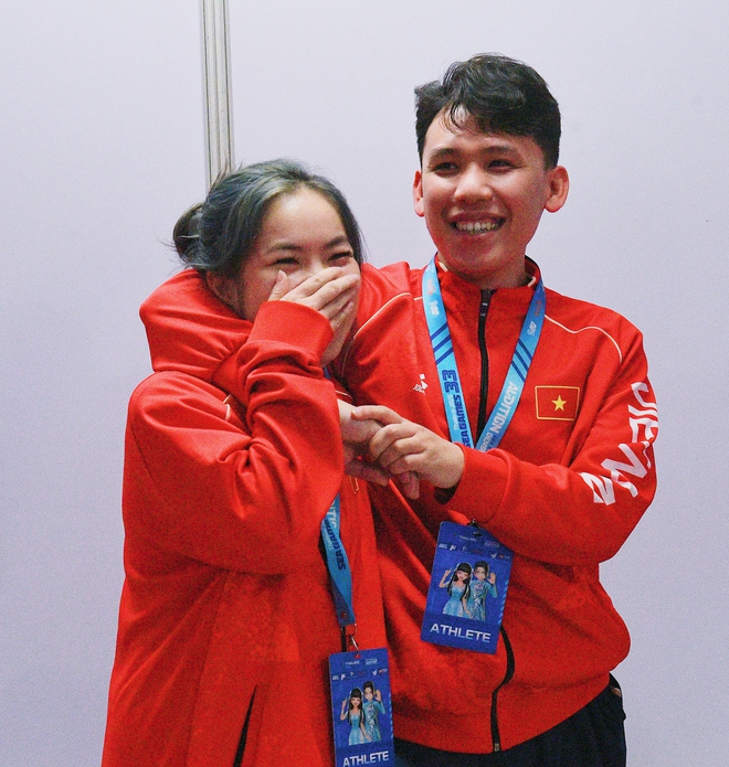 Không có trên tivi: Hotgirl 19 năm chơi Audition nay giành 2 HCV cho Việt Nam, tranh thủ tô son khi phỏng vấn cực yêu!- Ảnh 19. Không có trên tivi: Hotgirl 19 năm chơi Audition nay giành 2 HCV cho Việt Nam, tranh thủ tô son khi phỏng vấn cực yêu!- Ảnh 19.