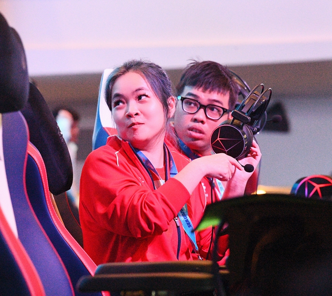 Không có trên tivi: Hotgirl 19 năm chơi Audition nay giành 2 HCV cho Việt Nam, tranh thủ tô son khi phỏng vấn cực yêu!- Ảnh 8. Không có trên tivi: Hotgirl 19 năm chơi Audition nay giành 2 HCV cho Việt Nam, tranh thủ tô son khi phỏng vấn cực yêu!- Ảnh 8.