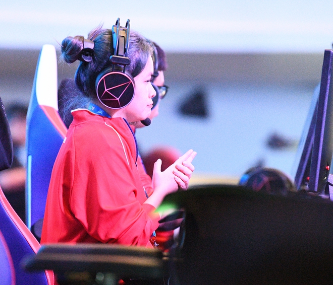 Không có trên tivi: Hotgirl 19 năm chơi Audition nay giành 2 HCV cho Việt Nam, tranh thủ tô son khi phỏng vấn cực yêu!- Ảnh 6. Không có trên tivi: Hotgirl 19 năm chơi Audition nay giành 2 HCV cho Việt Nam, tranh thủ tô son khi phỏng vấn cực yêu!- Ảnh 6.