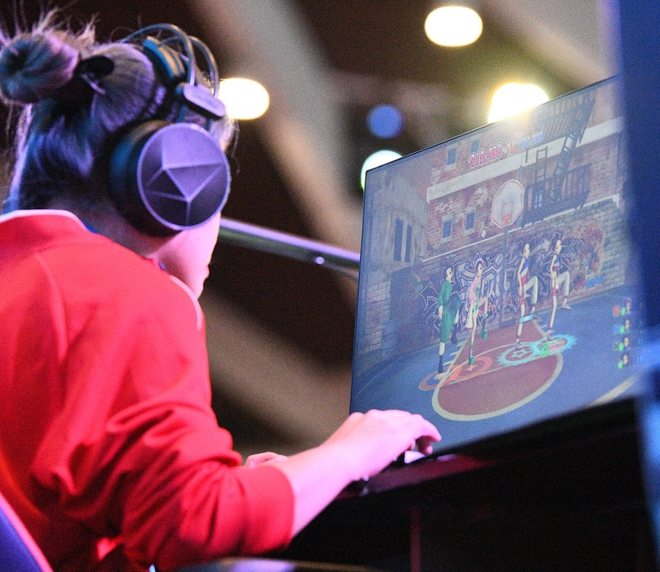 Không có trên tivi: Hotgirl 19 năm chơi Audition nay giành 2 HCV cho Việt Nam, tranh thủ tô son khi phỏng vấn cực yêu!- Ảnh 7. Không có trên tivi: Hotgirl 19 năm chơi Audition nay giành 2 HCV cho Việt Nam, tranh thủ tô son khi phỏng vấn cực yêu!- Ảnh 7.