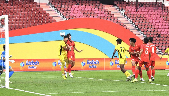 Cách hot boy đội phó U22 Việt Nam - Đình Bắc làm khổ Malaysia, xuất sắc thế nào mà HLV Kim Sang-sik khen hết lời- Ảnh 4.