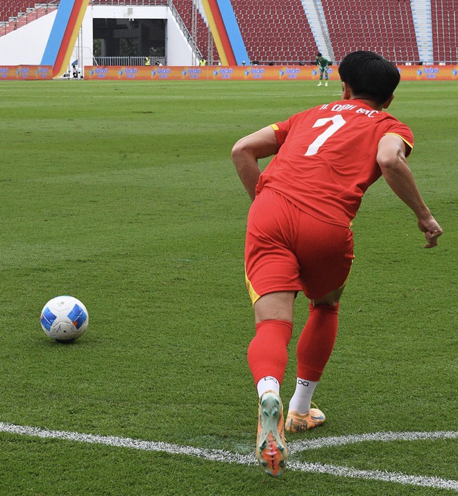 Cách hot boy đội phó U22 Việt Nam - Đình Bắc làm khổ Malaysia, xuất sắc thế nào mà HLV Kim Sang-sik khen hết lời- Ảnh 3.