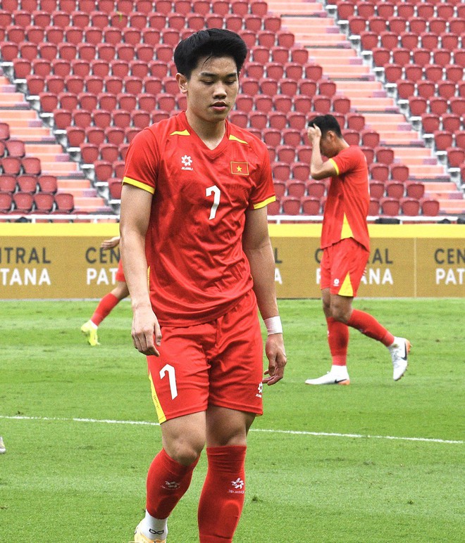 Cách hot boy đội phó U22 Việt Nam - Đình Bắc làm khổ Malaysia, xuất sắc thế nào mà HLV Kim Sang-sik khen hết lời- Ảnh 22.