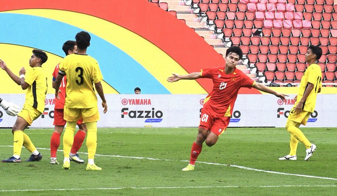 Cách hot boy đội phó U22 Việt Nam - Đình Bắc làm khổ Malaysia, xuất sắc thế nào mà HLV Kim Sang-sik khen hết lời- Ảnh 9.