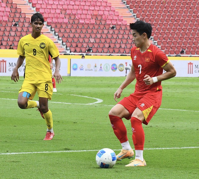 Cách hot boy đội phó U22 Việt Nam - Đình Bắc làm khổ Malaysia, xuất sắc thế nào mà HLV Kim Sang-sik khen hết lời- Ảnh 15.