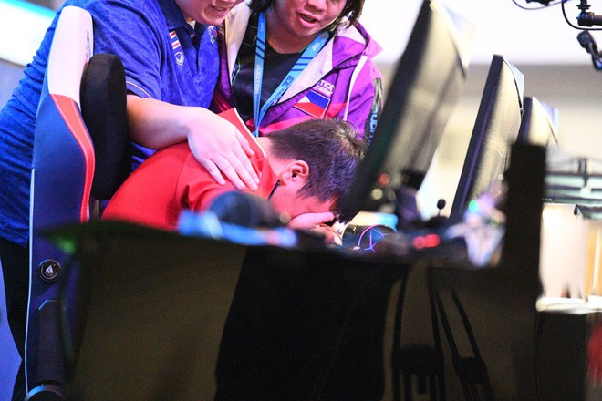 Tuyển thủ Việt Nam gục đầu bật khóc vì vụt mất HCV Audition, "trốn" ra ngoài khóc, 1 tiếng sau lại vô địch mới đỉnh!- Ảnh 7. Tuyển thủ Việt Nam gục đầu bật khóc vì vụt mất HCV Audition, "trốn" ra ngoài khóc, 1 tiếng sau lại vô địch mới đỉnh!- Ảnh 7.