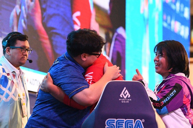 Tuyển thủ Việt Nam gục đầu bật khóc vì vụt mất HCV Audition, "trốn" ra ngoài khóc, 1 tiếng sau lại vô địch mới đỉnh!- Ảnh 9. Tuyển thủ Việt Nam gục đầu bật khóc vì vụt mất HCV Audition, "trốn" ra ngoài khóc, 1 tiếng sau lại vô địch mới đỉnh!- Ảnh 9.