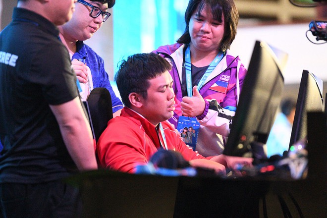 Tuyển thủ Việt Nam gục đầu bật khóc vì vụt mất HCV Audition, "trốn" ra ngoài khóc, 1 tiếng sau lại vô địch mới đỉnh!- Ảnh 4. Tuyển thủ Việt Nam gục đầu bật khóc vì vụt mất HCV Audition, "trốn" ra ngoài khóc, 1 tiếng sau lại vô địch mới đỉnh!- Ảnh 4.