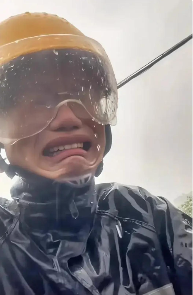 Đang đi giao hàng vui vẻ, shipper bật khóc khi cả 3 đơn đều gặp kiếp nạn với khách đặt đồ ăn- Ảnh 3. Đang đi giao hàng vui vẻ, shipper bật khóc khi cả 3 đơn đều gặp kiếp nạn với khách đặt đồ ăn- Ảnh 3.