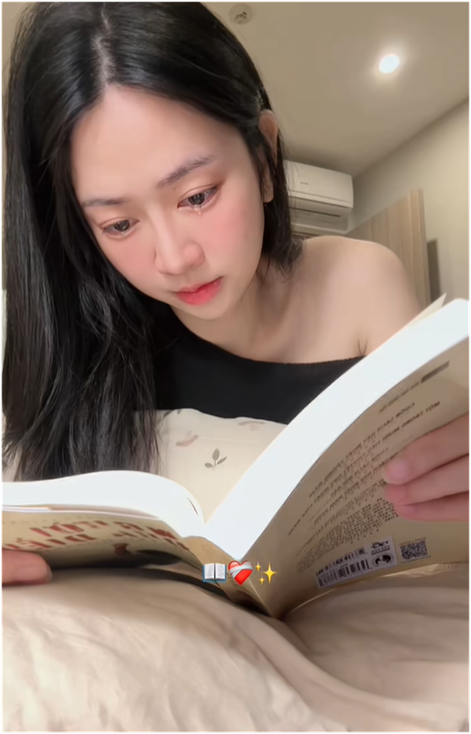 Lê Bống khóc tức tưởi khi đọc sách, 1 điểm “bất thường” lộ ra?- Ảnh 4. Lê Bống khóc tức tưởi khi đọc sách, 1 điểm “bất thường” lộ ra?- Ảnh 4.