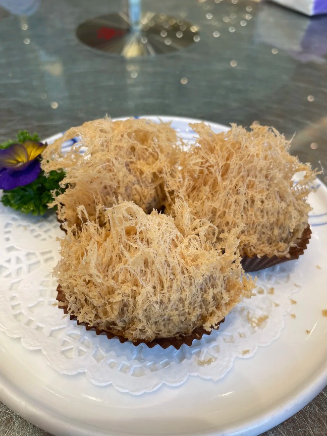 Giải mã món bánh "tổ ong" kỳ lạ- Ảnh 4. Giải mã món bánh "tổ ong" kỳ lạ- Ảnh 4.