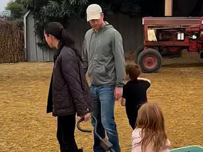 Vì sao Công chúa Charlotte được ví là "biểu tượng thời trang" nhí, còn Lilibet lại gây tranh cãi vì vẻ ngoài xuề xòa?- Ảnh 9. Vì sao Công chúa Charlotte được ví là "biểu tượng thời trang" nhí, còn Lilibet lại gây tranh cãi vì vẻ ngoài xuề xòa?- Ảnh 9.