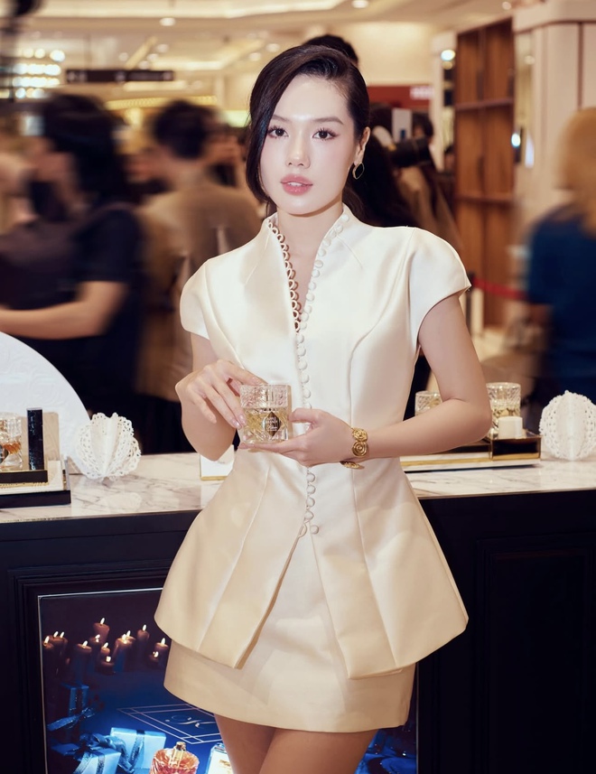 Mỹ nhân phim Việt chạm ngõ brand xa xỉ quá ổn, từ visual đến khí chất đều sáng trưng- Ảnh 7. Mỹ nhân phim Việt chạm ngõ brand xa xỉ quá ổn, từ visual đến khí chất đều sáng trưng- Ảnh 7.