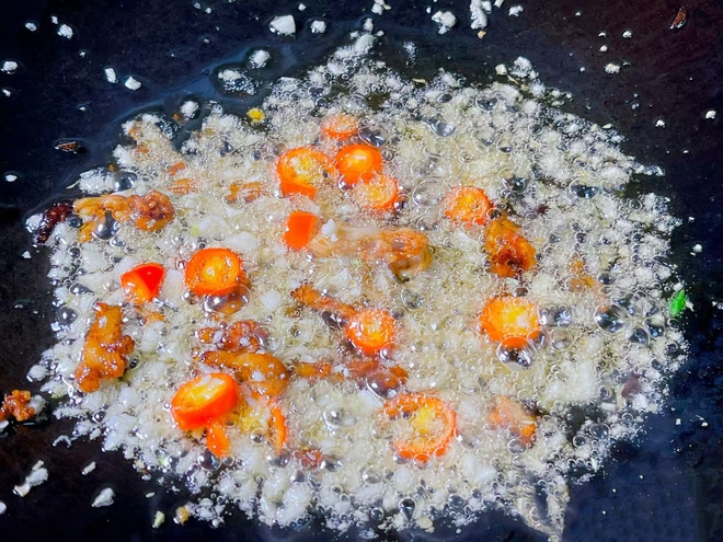 Loại rau "vua giải nhiệt" mùa đông: Mua về phơi khô, Tết lôi ra xào tóp mỡ thì thịt cá cũng "ra rìa"- Ảnh 8. Loại rau "vua giải nhiệt" mùa đông: Mua về phơi khô, Tết lôi ra xào tóp mỡ thì thịt cá cũng "ra rìa"- Ảnh 8.