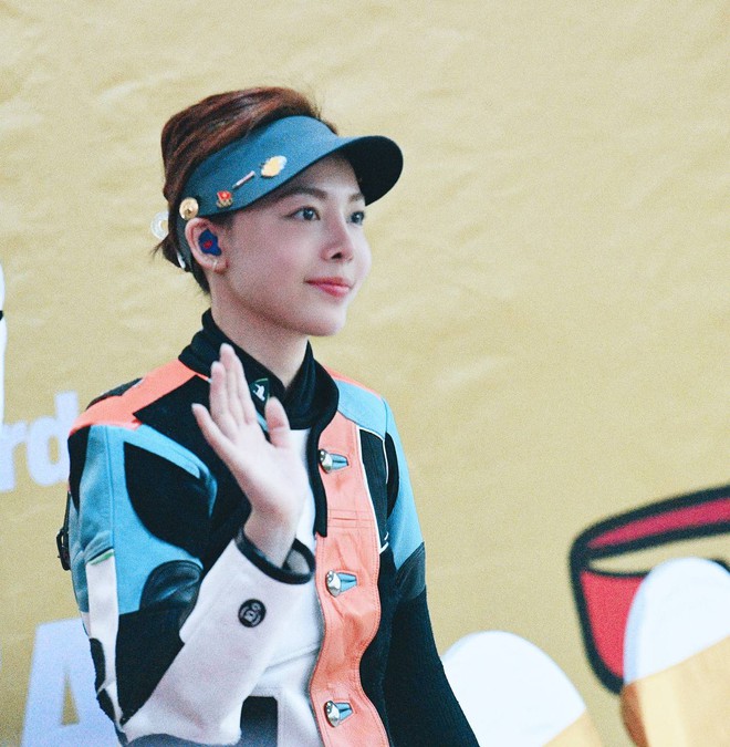 "Bóc giá" bộ đồ cực ngầu của nữ xạ thủ đẹp nhất SEA Games 33 Phí Thanh Thảo- Ảnh 3. "Bóc giá" bộ đồ cực ngầu của nữ xạ thủ đẹp nhất SEA Games 33 Phí Thanh Thảo- Ảnh 3.