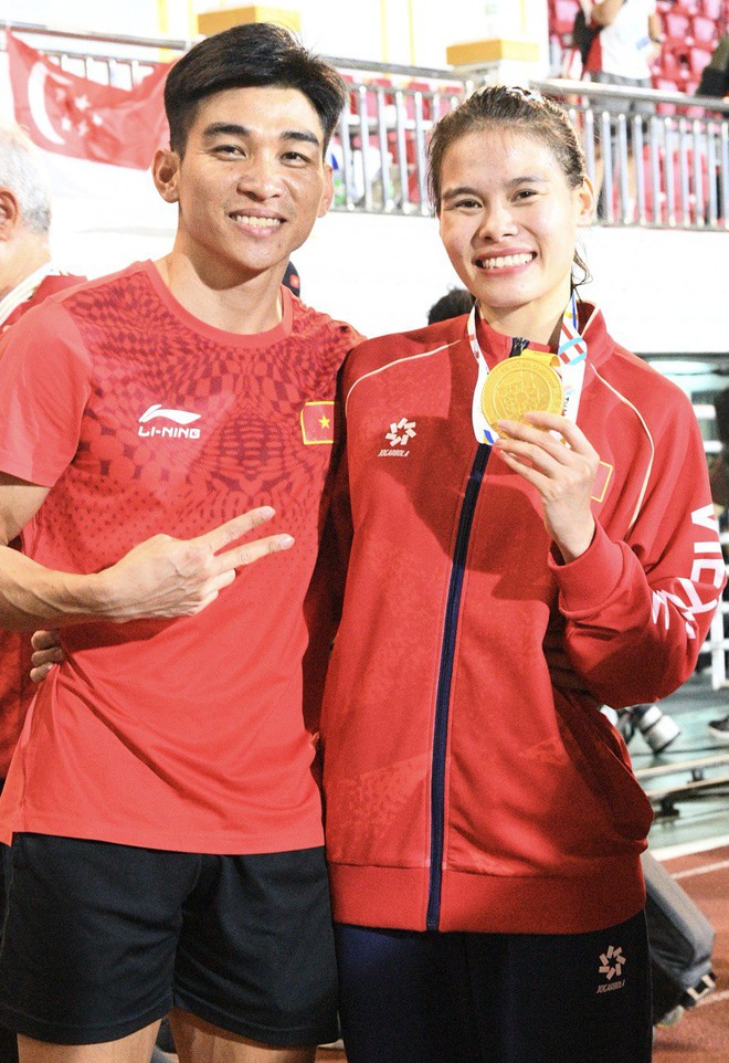 Đáng yêu nhất SEA Games: VĐV Việt Nam chạy tiếp sức như máy giành HCV, phá kỉ lục, nhưng ngại ngùng khi chồng hôn má- Ảnh 7. Đáng yêu nhất SEA Games: VĐV Việt Nam chạy tiếp sức như máy giành HCV, phá kỉ lục, nhưng ngại ngùng khi chồng hôn má- Ảnh 7.