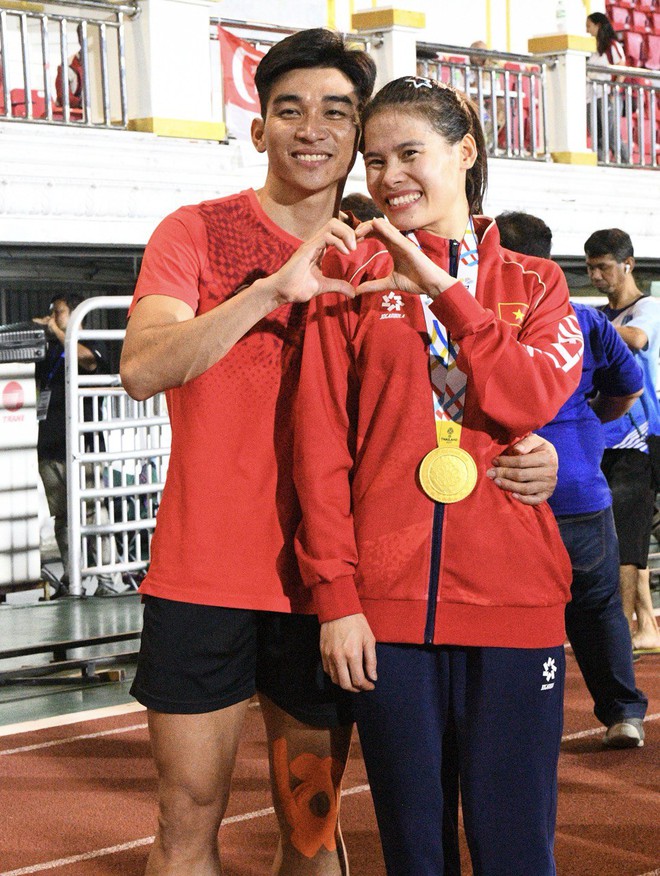 Đáng yêu nhất SEA Games: VĐV Việt Nam chạy tiếp sức như máy giành HCV, phá kỉ lục, nhưng ngại ngùng khi chồng hôn má- Ảnh 5. Đáng yêu nhất SEA Games: VĐV Việt Nam chạy tiếp sức như máy giành HCV, phá kỉ lục, nhưng ngại ngùng khi chồng hôn má- Ảnh 5.