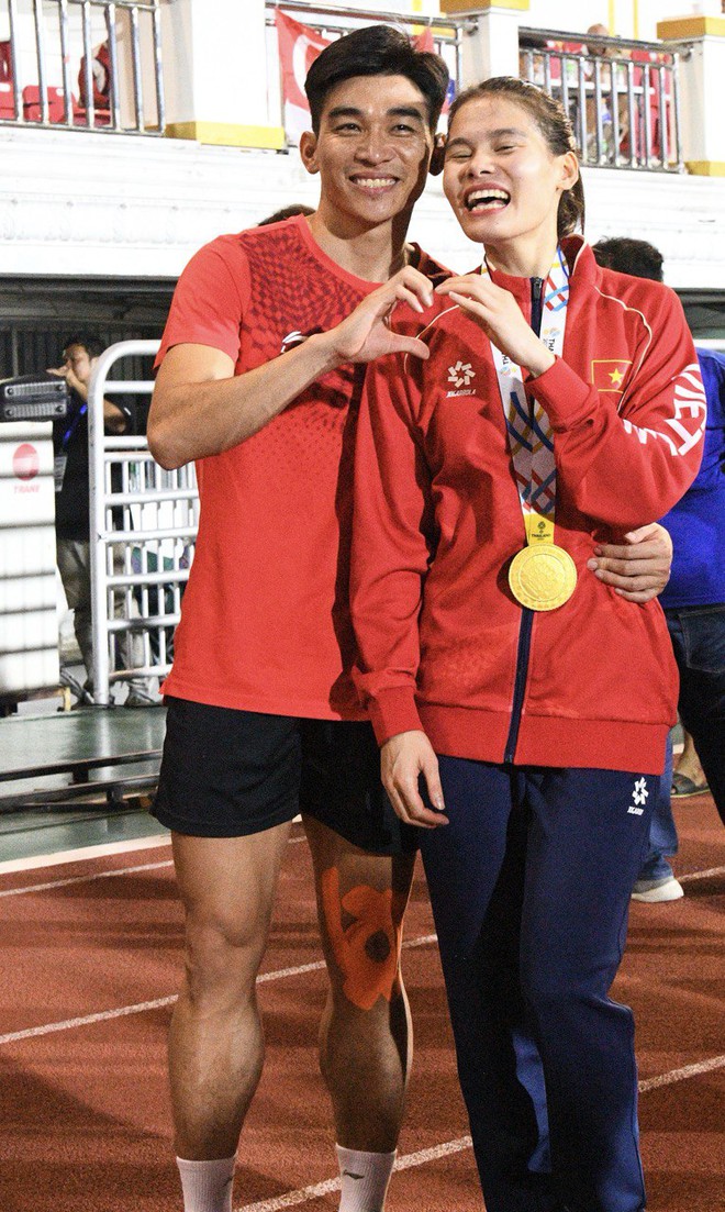 Đáng yêu nhất SEA Games: VĐV Việt Nam chạy tiếp sức như máy giành HCV, phá kỉ lục, nhưng ngại ngùng khi chồng hôn má- Ảnh 6. Đáng yêu nhất SEA Games: VĐV Việt Nam chạy tiếp sức như máy giành HCV, phá kỉ lục, nhưng ngại ngùng khi chồng hôn má- Ảnh 6.