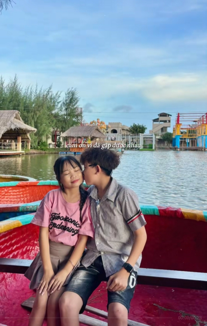 Cô gái Nghệ An cao 1m30 yêu chàng trai 1m40: Cuộc sống của "người tí hon" gây tò mò- Ảnh 2. Cô gái Nghệ An cao 1m30 yêu chàng trai 1m40: Cuộc sống của "người tí hon" gây tò mò- Ảnh 2.