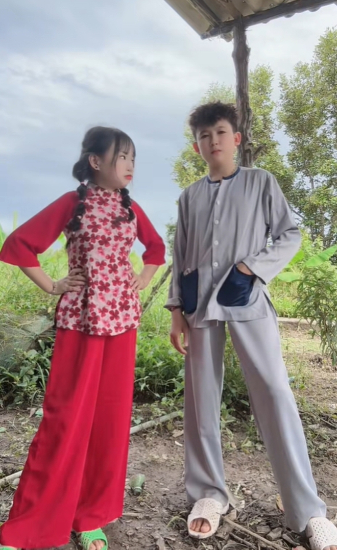 Cô gái Nghệ An cao 1m30 yêu chàng trai 1m40: Cuộc sống của "người tí hon" gây tò mò- Ảnh 4. Cô gái Nghệ An cao 1m30 yêu chàng trai 1m40: Cuộc sống của "người tí hon" gây tò mò- Ảnh 4.