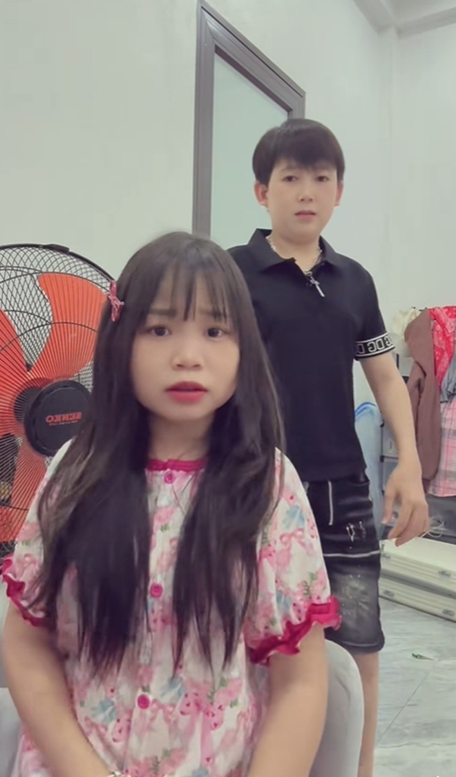 Cô gái Nghệ An cao 1m30 yêu chàng trai 1m40: Cuộc sống của "người tí hon" gây tò mò- Ảnh 6. Cô gái Nghệ An cao 1m30 yêu chàng trai 1m40: Cuộc sống của "người tí hon" gây tò mò- Ảnh 6.