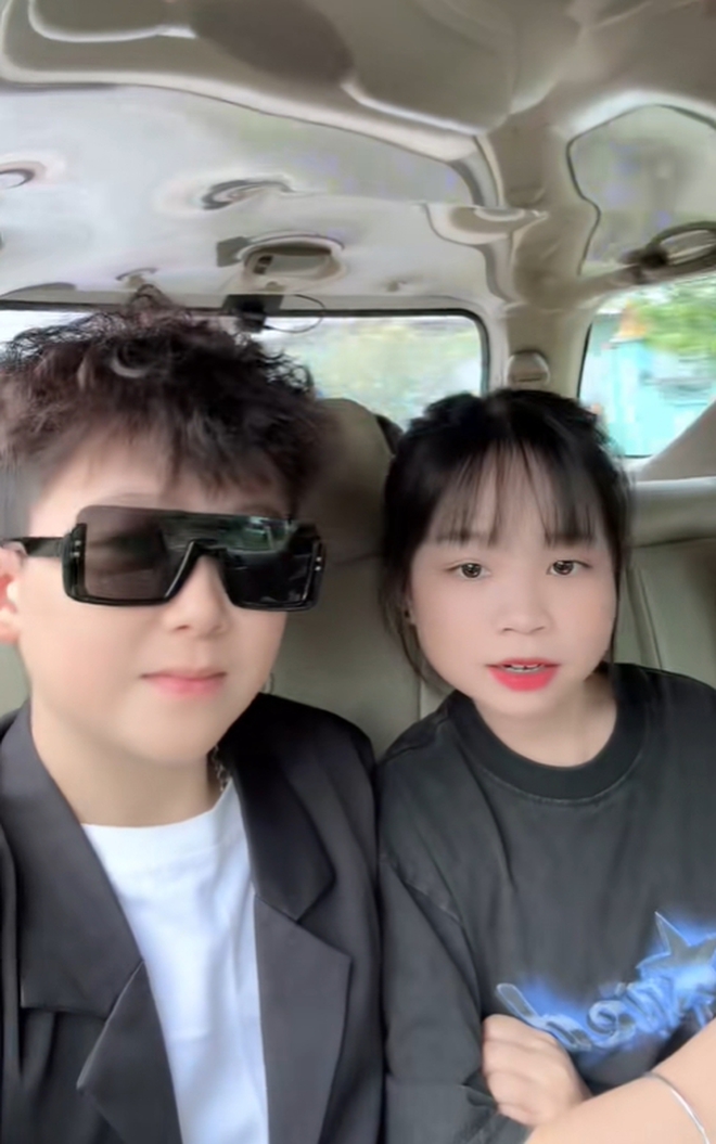 Cô gái Nghệ An cao 1m30 yêu chàng trai 1m40: Cuộc sống của "người tí hon" gây tò mò- Ảnh 3. Cô gái Nghệ An cao 1m30 yêu chàng trai 1m40: Cuộc sống của "người tí hon" gây tò mò- Ảnh 3.