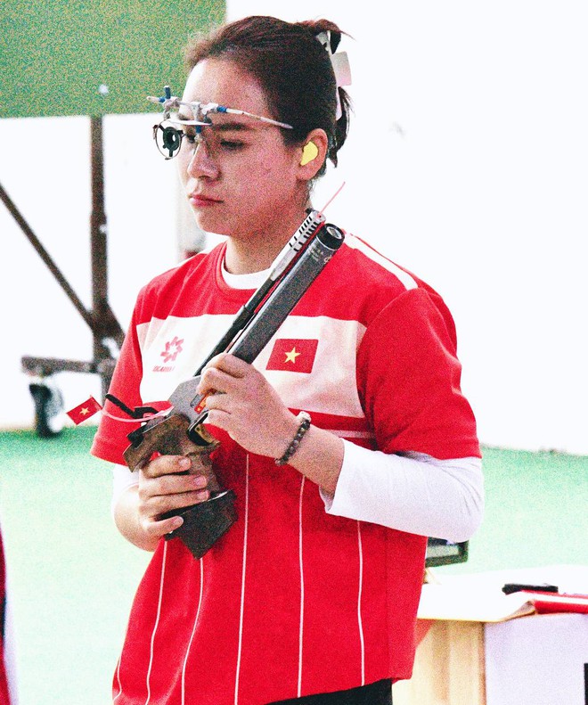 Đẳng cấp: Nữ xạ thủ xinh đẹp Trịnh Thu Vinh giành 2 HCV, phá 2 kỉ lục SEA Games chỉ trong 1 buổi sáng- Ảnh 14. Đẳng cấp: Nữ xạ thủ xinh đẹp Trịnh Thu Vinh giành 2 HCV, phá 2 kỉ lục SEA Games chỉ trong 1 buổi sáng- Ảnh 14.