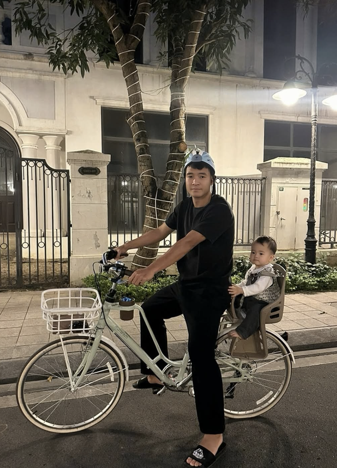 Văn Hậu mời hội cầu thủ bạn thân đến biệt thự mấy chục tỷ mới tậu, mừng sinh nhật vợ đẹp Doãn Hải My- Ảnh 3. Văn Hậu mời hội cầu thủ bạn thân đến biệt thự mấy chục tỷ mới tậu, mừng sinh nhật vợ đẹp Doãn Hải My- Ảnh 3.