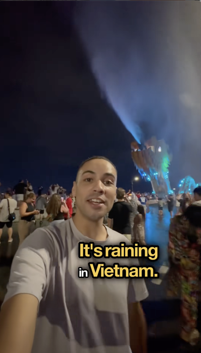 Khách Tây ướt sũng ở Đà Nẵng, khóc thét trách dân mạng "sao không cảnh báo"- Ảnh 3. Khách Tây ướt sũng ở Đà Nẵng, khóc thét trách dân mạng "sao không cảnh báo"- Ảnh 3.