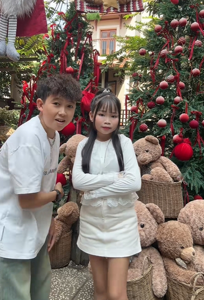 Cô gái Nghệ An cao 1m30 yêu chàng trai 1m40: Cuộc sống của "người tí hon" gây tò mò- Ảnh 5. Cô gái Nghệ An cao 1m30 yêu chàng trai 1m40: Cuộc sống của "người tí hon" gây tò mò- Ảnh 5.