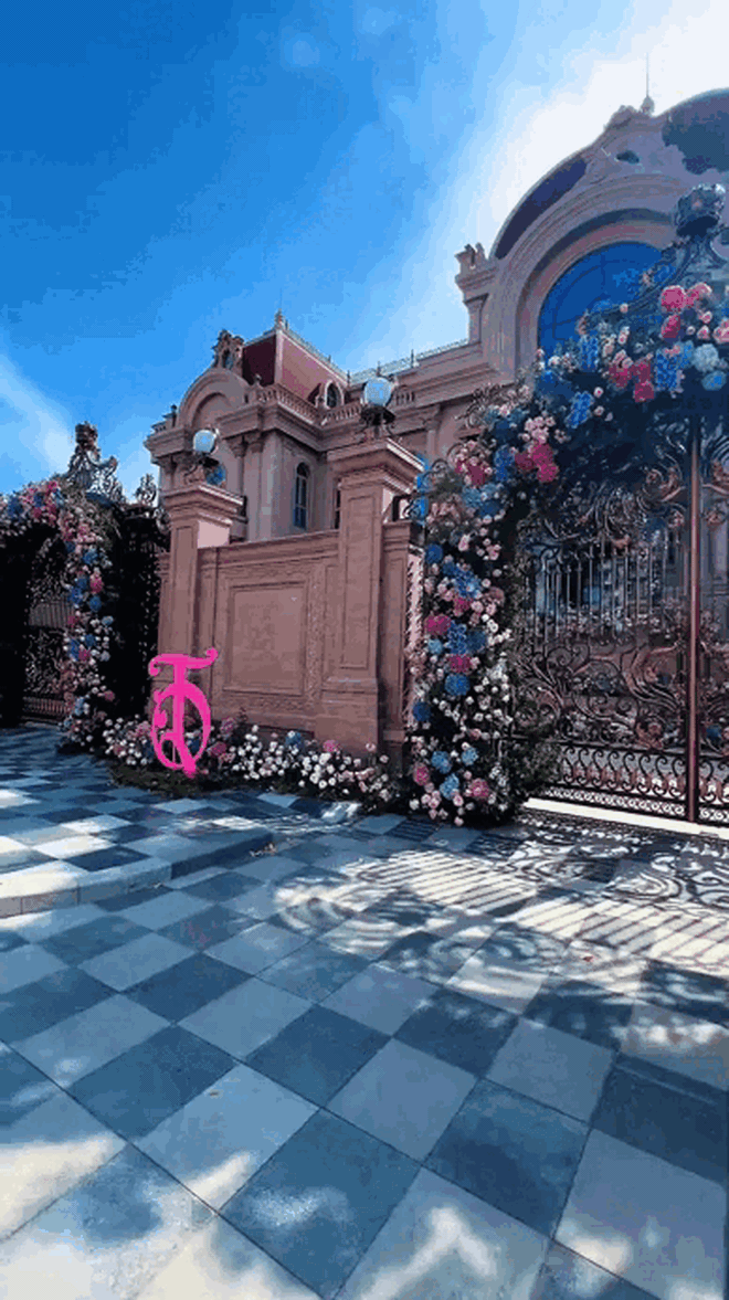 Đám cưới hé lộ dinh thự "khủng" nhất Phan Thiết - cô dâu là ái nữ tập đoàn nghìn tỷ kín tiếng nhất Việt Nam- Ảnh 2. Đám cưới hé lộ dinh thự "khủng" nhất Phan Thiết - cô dâu là ái nữ tập đoàn nghìn tỷ kín tiếng nhất Việt Nam- Ảnh 2.