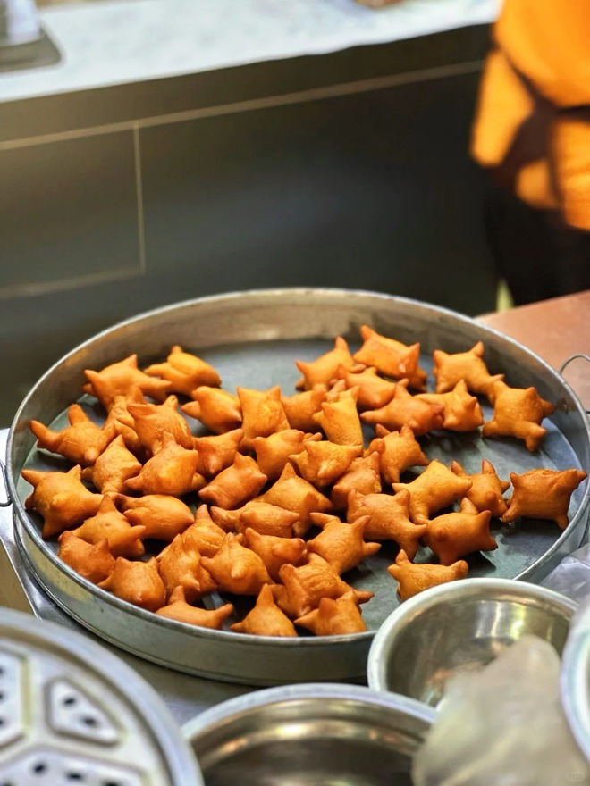 Chỉ 5.000 đồng/cái, món bánh "đế giày" giòn rụm, ngỡ ngàng khi biết nguyên liệu lại quen thuộc đến thế này!- Ảnh 15.