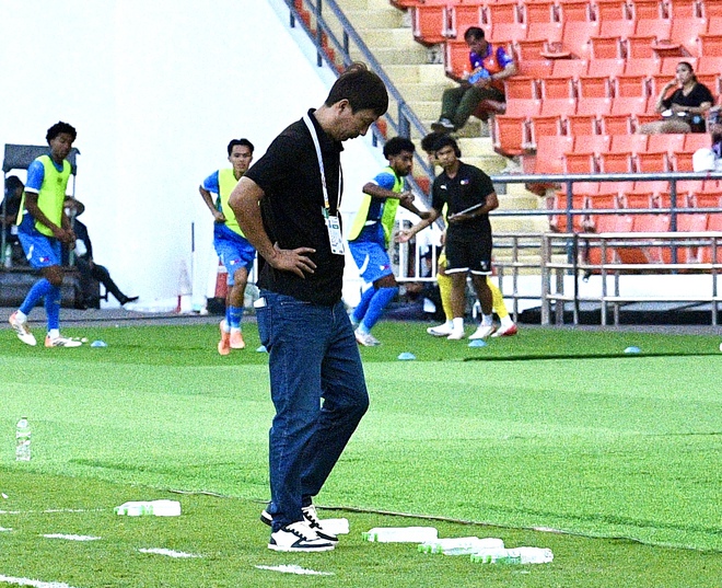 90 phút "căng như dây đàn" của HLV Kim Sang-sik rồi vỡ oà hạnh phúc, ăn mừng 3s đã vội nhắc cầu thủ 1 điều- Ảnh 4.