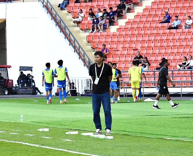 90 phút "căng như dây đàn" của HLV Kim Sang-sik rồi vỡ oà hạnh phúc, ăn mừng 3s đã vội nhắc cầu thủ 1 điều- Ảnh 6.