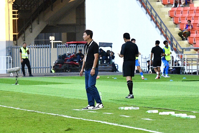 90 phút "căng như dây đàn" của HLV Kim Sang-sik rồi vỡ oà hạnh phúc, ăn mừng 3s đã vội nhắc cầu thủ 1 điều- Ảnh 8.