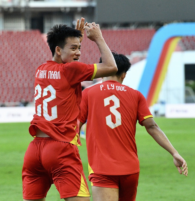 Nam thần 2k3 ăn mừng như Ronaldo, nói 1 câu cực ý nghĩa khi ghi bàn giúp U22 Việt Nam vào chung kết SEA Games- Ảnh 5.