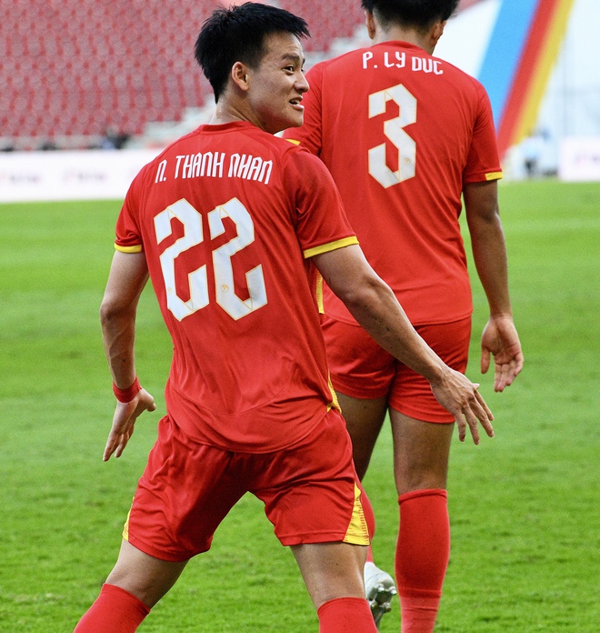 Nam thần 2k3 ăn mừng như Ronaldo, nói 1 câu cực ý nghĩa khi ghi bàn giúp U22 Việt Nam vào chung kết SEA Games- Ảnh 4.