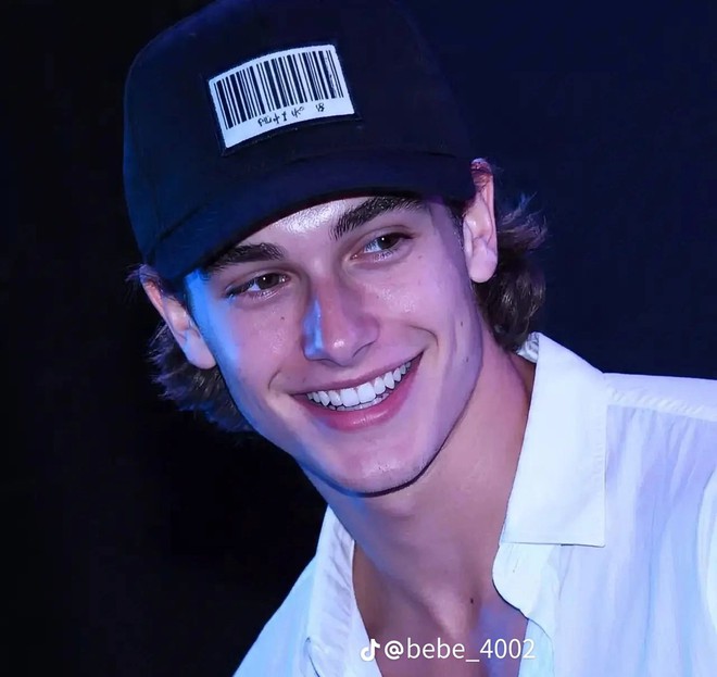 Mọi thứ hoá điên khi Hailey Bieber "chuyển giới"- Ảnh 1.