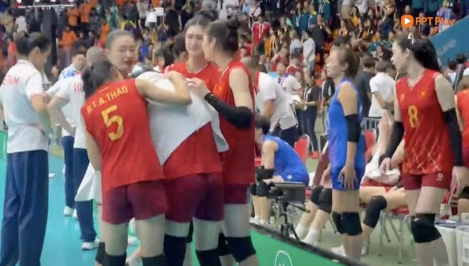 Nghiệt ngã: Bóng chuyền nữ Việt Nam mất HCV vào tay Thái Lan sau màn rượt đuổi tỉ số nghẹt thở ở chung kết SEAGames- Ảnh 10.