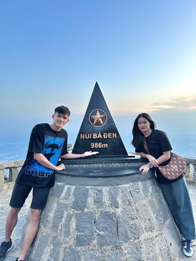 Bức ảnh gây sốt của cặp đôi hot nhất SEA Games 33: Trai tài gái giỏi, đẹp đôi còn "lụm" cả "rổ" huy chương!- Ảnh 6. Bức ảnh gây sốt của cặp đôi hot nhất SEA Games 33: Trai tài gái giỏi, đẹp đôi còn "lụm" cả "rổ" huy chương!- Ảnh 6.