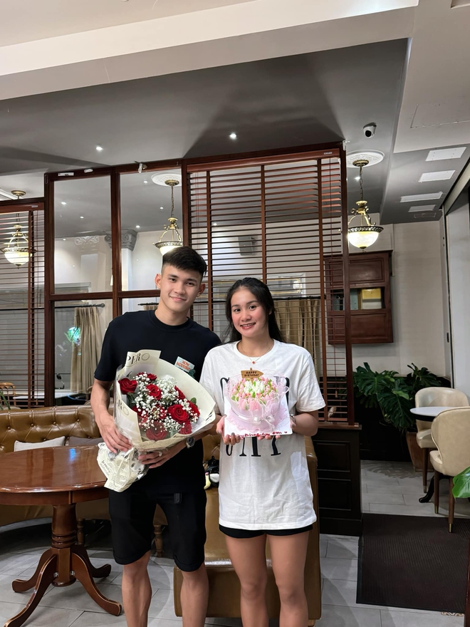 Bức ảnh gây sốt của cặp đôi hot nhất SEA Games 33: Trai tài gái giỏi, đẹp đôi còn "lụm" cả "rổ" huy chương!- Ảnh 8. Bức ảnh gây sốt của cặp đôi hot nhất SEA Games 33: Trai tài gái giỏi, đẹp đôi còn "lụm" cả "rổ" huy chương!- Ảnh 8.