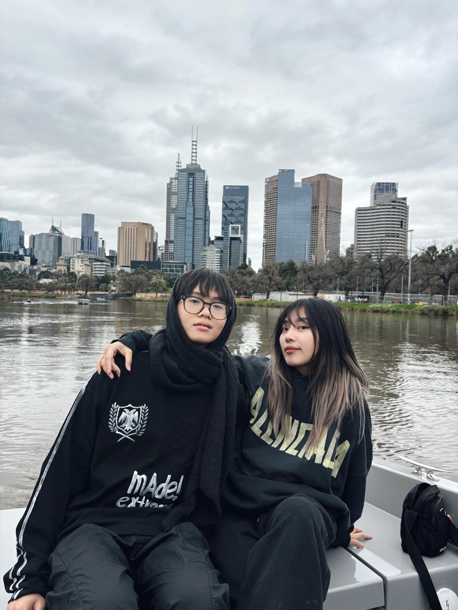 Chuyện tình "lấy người bằng tuổi, lủi thủi làm giàu" của nam nghệ sĩ Việt và cô quản lý: Mua nhà rộng 210m2, tậu Mẹc- Ảnh 8. Chuyện tình "lấy người bằng tuổi, lủi thủi làm giàu" của nam nghệ sĩ Việt và cô quản lý: Mua nhà rộng 210m2, tậu Mẹc- Ảnh 8.