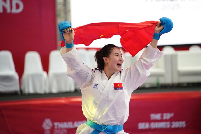 Nữ võ sĩ Việt Nam đời thường xinh đẹp ngất ngây, "lên sàn" tung cú đấm giành luôn 2 HCV SEA Games- Ảnh 2. Nữ võ sĩ Việt Nam đời thường xinh đẹp ngất ngây, "lên sàn" tung cú đấm giành luôn 2 HCV SEA Games- Ảnh 2.